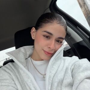 Meet your Posher, Paola